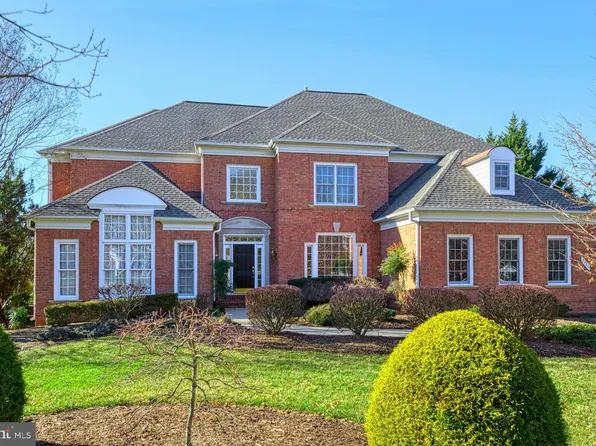 2786 Marshall Lake Dr, Oakton, VA 22124