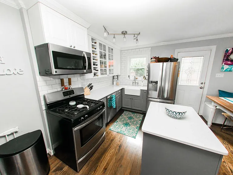 6728 Kenyon Dr — Photo 2