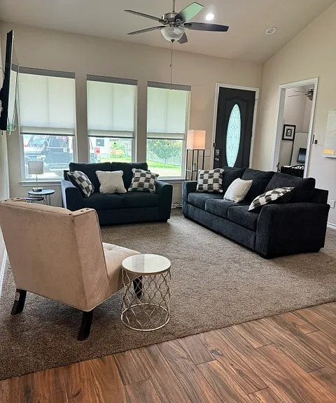 4410-2 Russell Dr — Photo 1