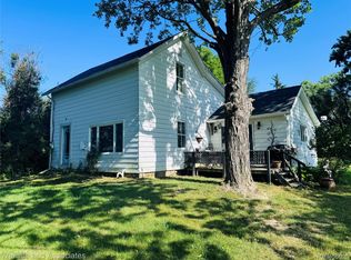 5949 Roach Rd, Croswell, MI 48422