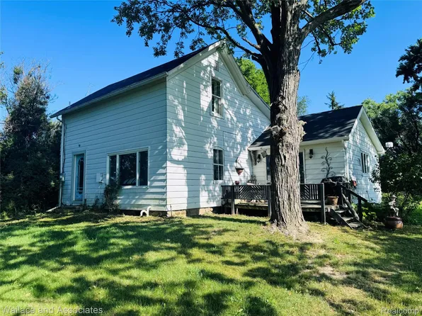 5949 Roach Rd, Croswell, MI 48422