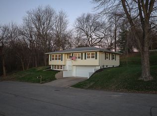 3866 Oneida Ave, Dubuque, IA 52001