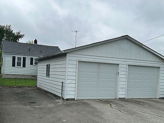 2nd image of 1925 W Memorial Dr