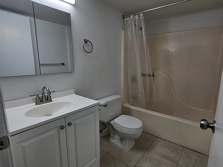 300 Mercury Ave SE #201 — Photo 10