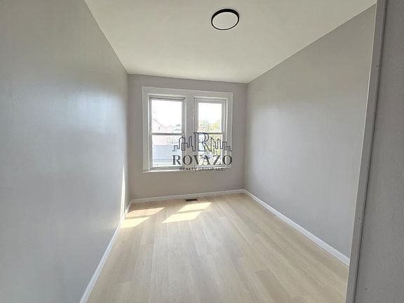 5th image of 440 Jelliff Ave APT 1