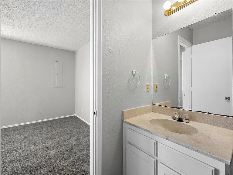 606 Kings Way Dr — Photo 22