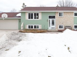 1167 Stead Dr, Menasha, WI 54952
