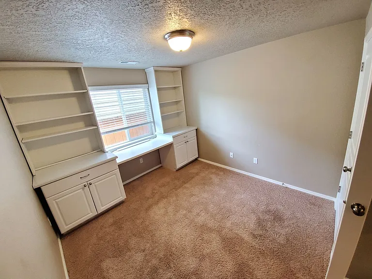 899 N Pointe Dr NW — Photo 14