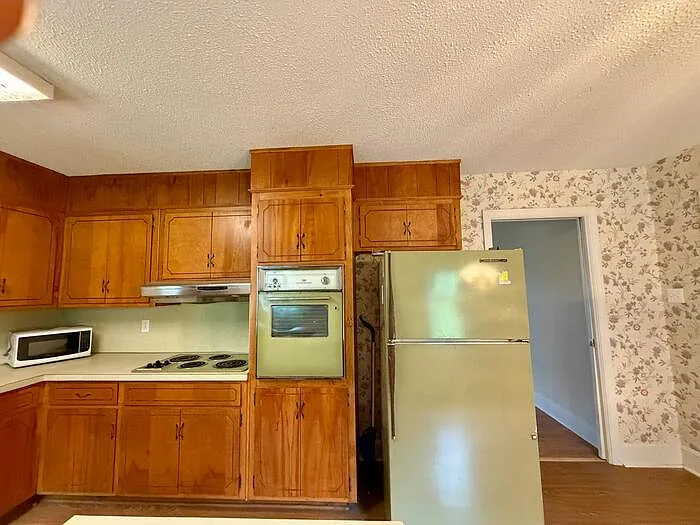 3720 S Providence Rd — Photo 8
