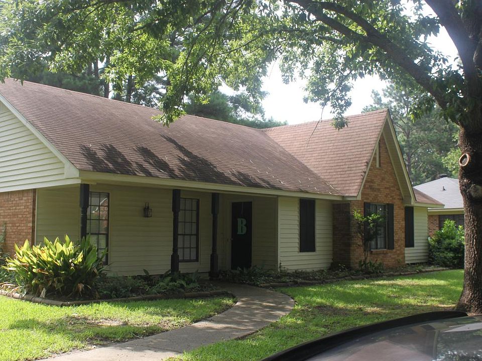 2nd image of 452 Greenleaf Trl