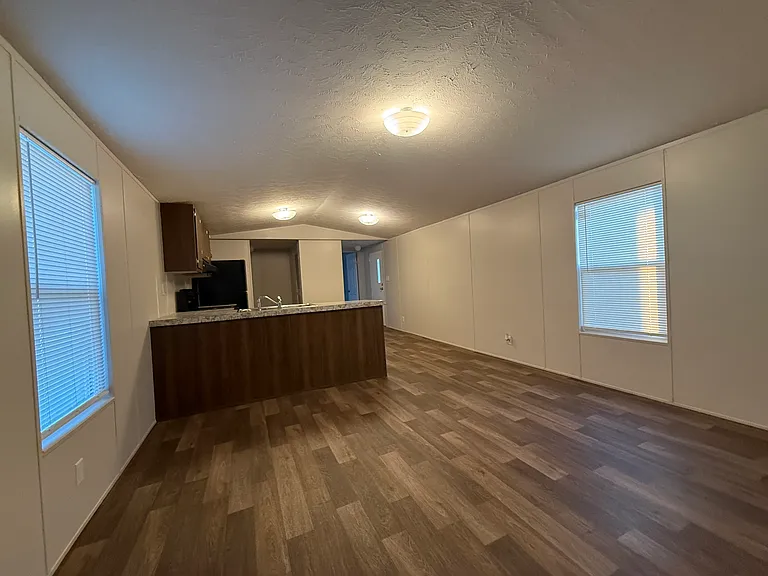 128 Eldridge Ln — Photo 3