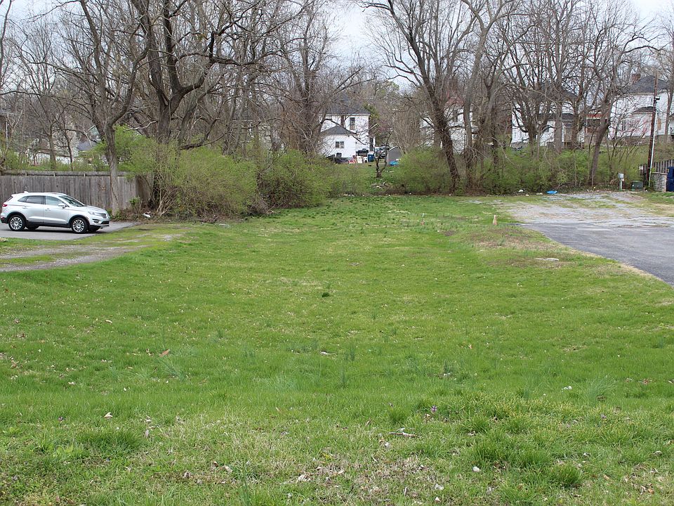 1st image of 125 E Main St
