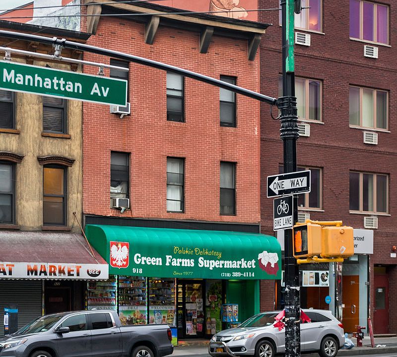 2nd image of 918 Manhattan Ave