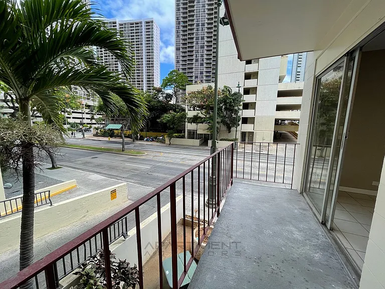 2541 Kuhio Ave — Photo 10