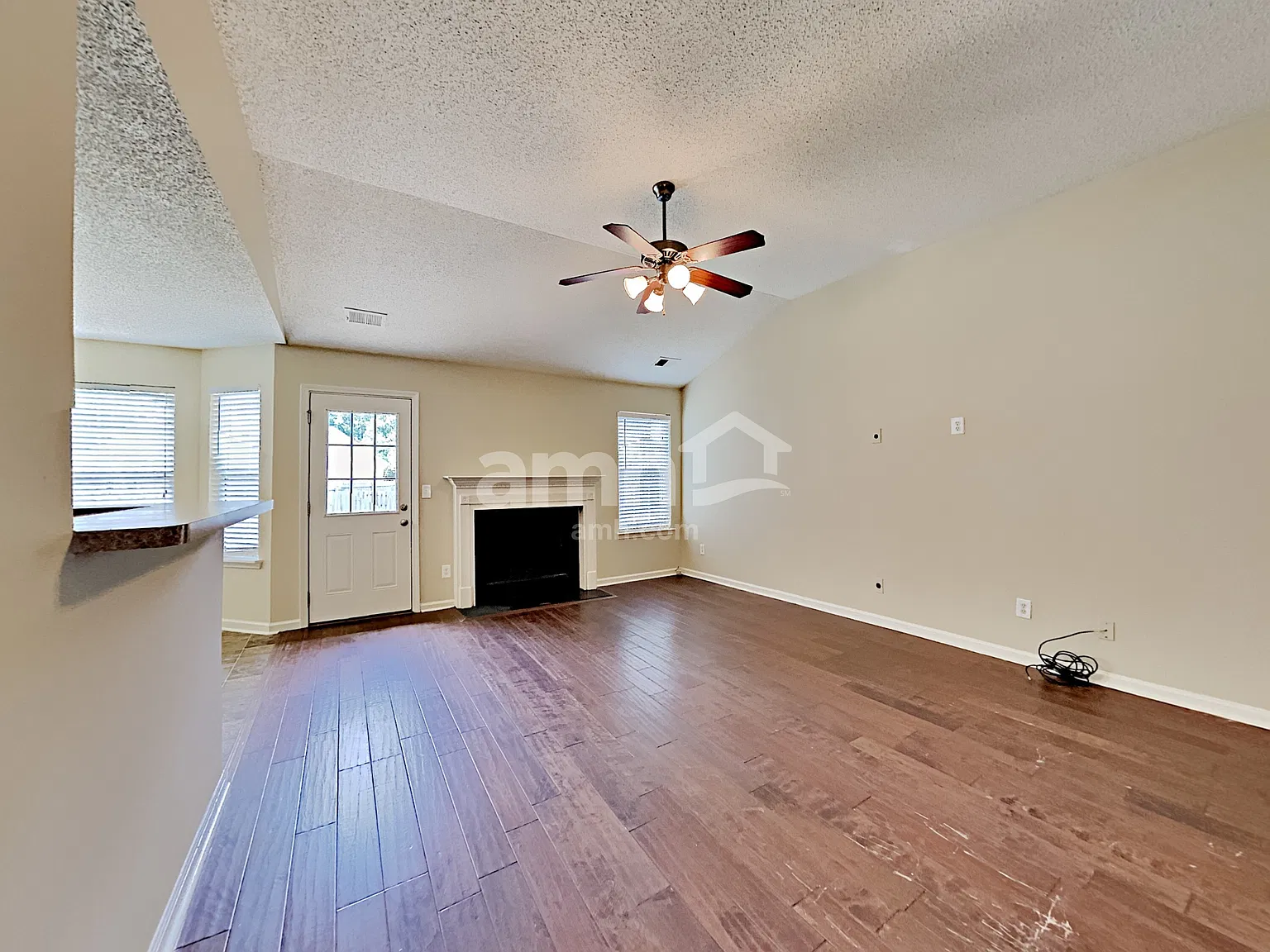 3 bed, 2.0 bath, 1698 sqft, $2,090 — Photo 4