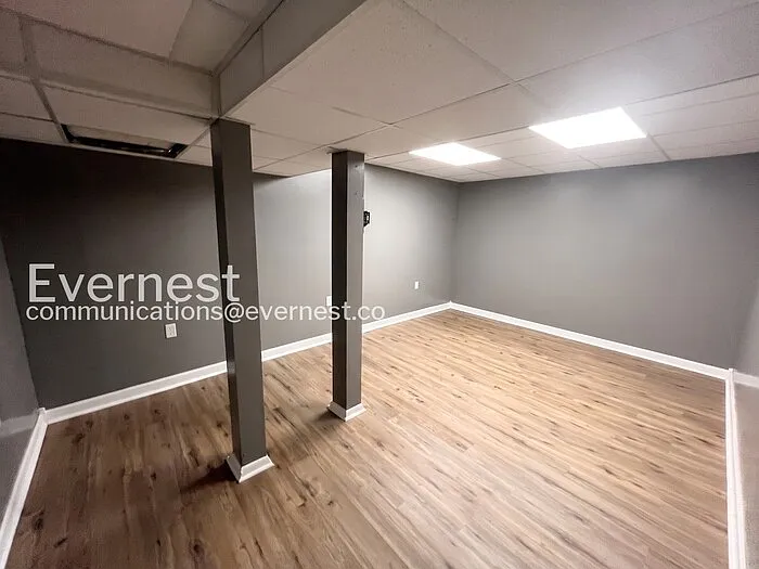 5526 Crestview Dr — Photo 18