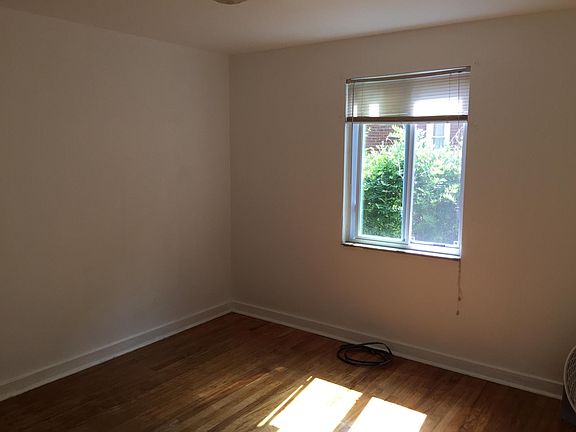 4th image of 710 Crane Ave