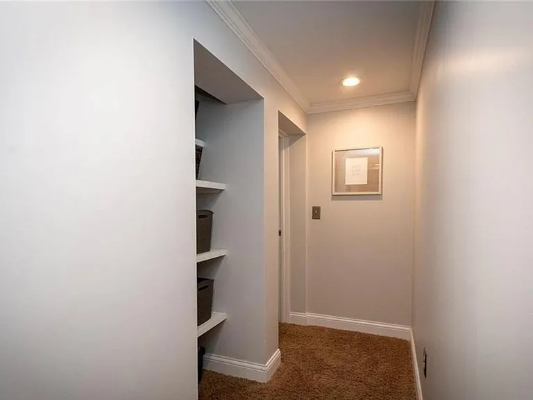 256 Castle Dr — Photo 35