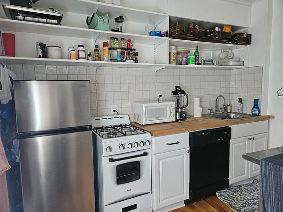3rd image of 312 E Genesee St #3