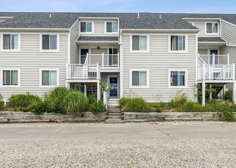 16 Navy Rd #219