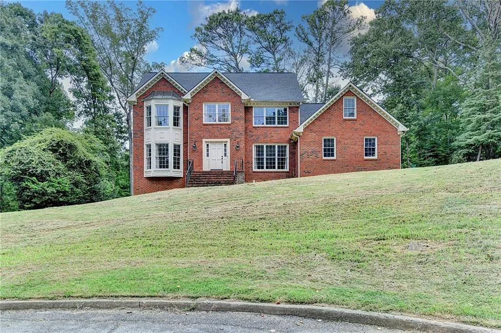 4 bed, 2.5 bath, 3768 sqft, $3,400 — Photo 1