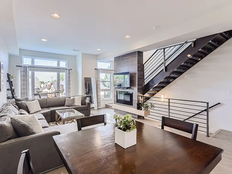 1581 N Perry St — Photo 4