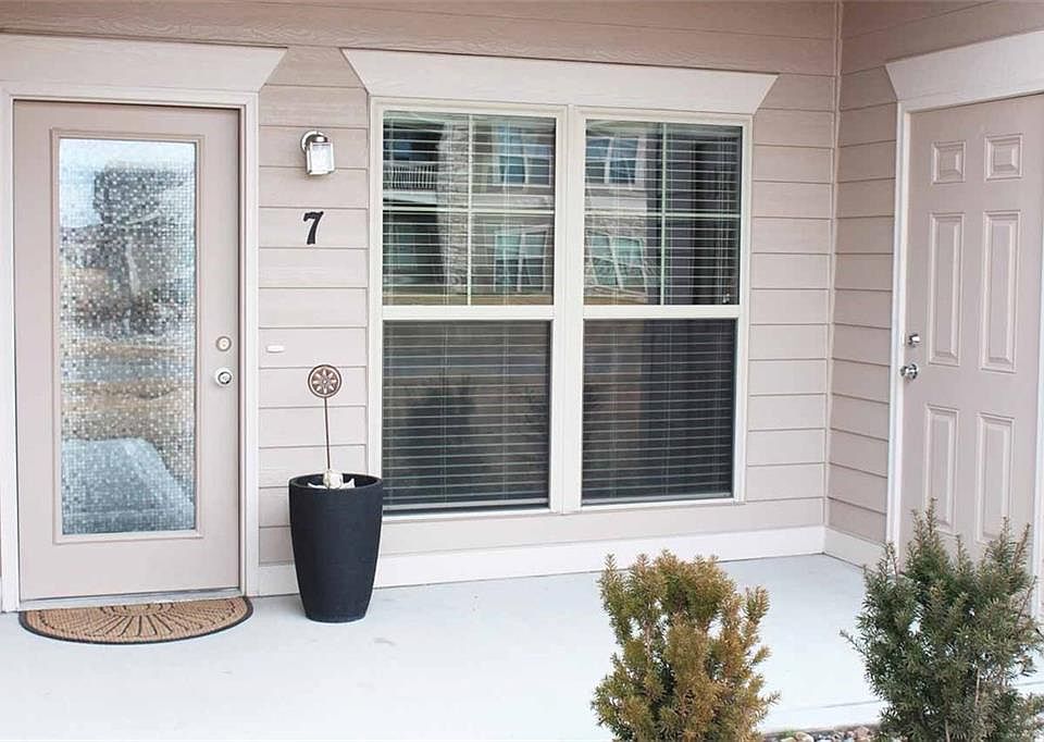 1st image of 2503 NE Oak Dr Unit 7