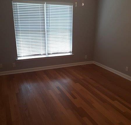 5th image of 219 Sandalwood Cir