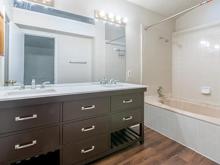 2239 Turf Club Dr — Photo 18