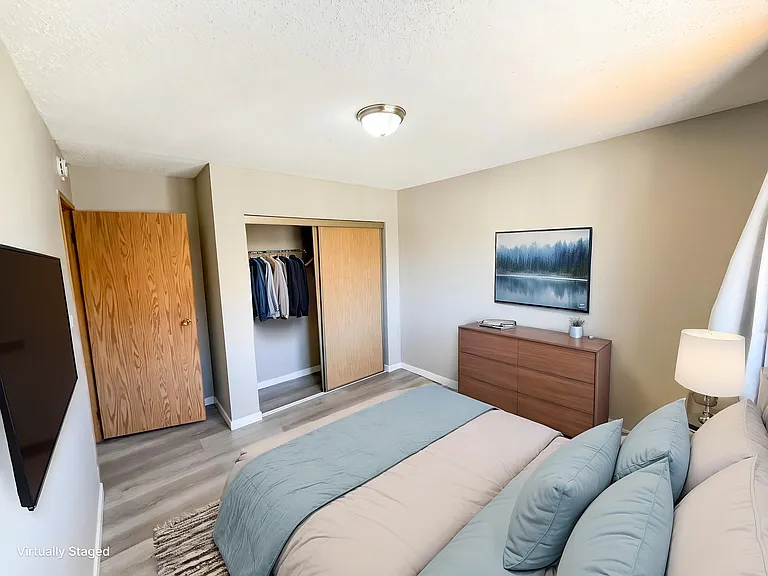 906 Duchess St — Photo 5