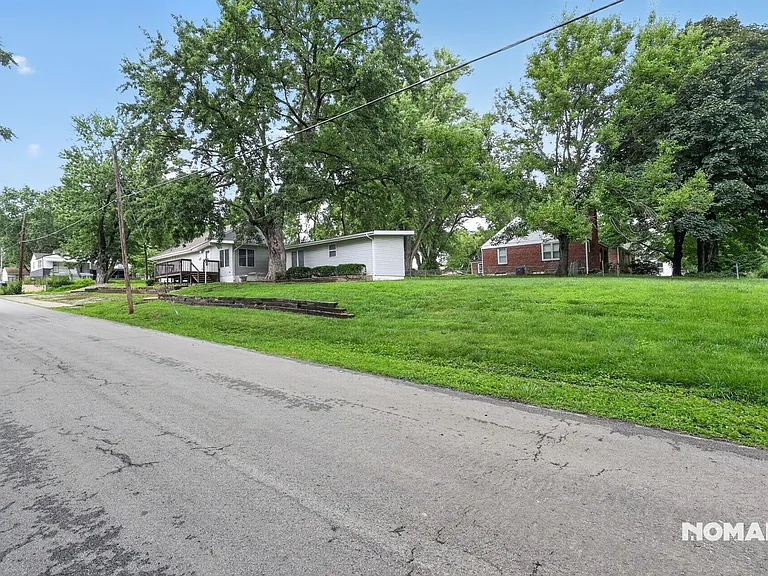 420 E Aberdeen St — Photo 29