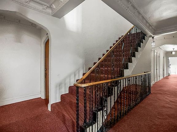 5th image of 700 W 48th St APT 202