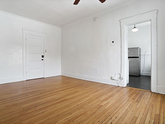 3rd image of 401-423 E Juniper St #304