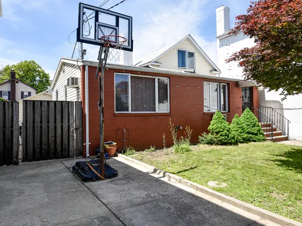 2064 Coleman Street image 2 of 22