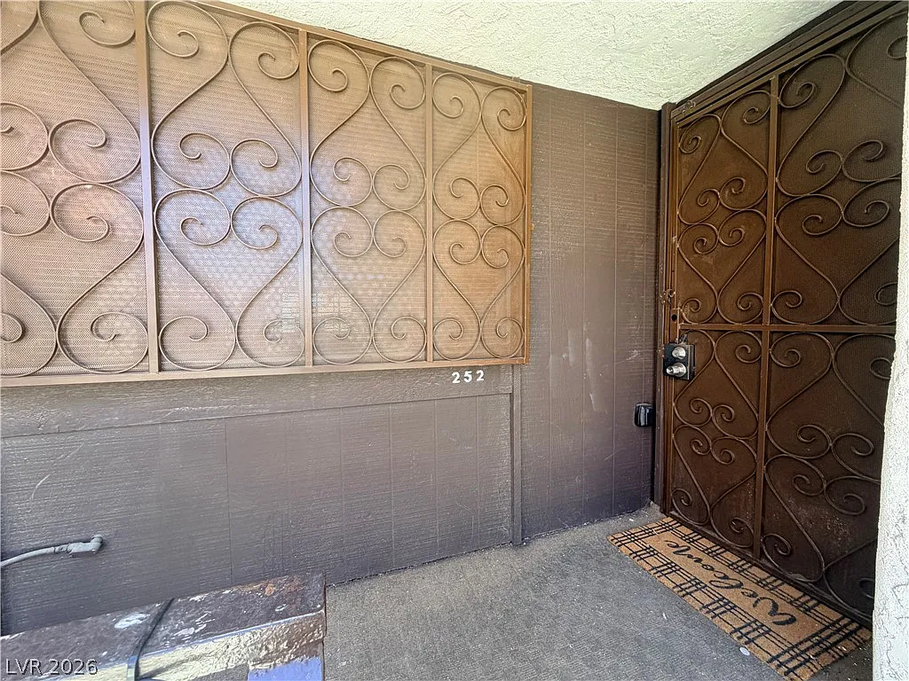 1 bed, 1.0 bath, 671 sqft, $891 — Photo 2