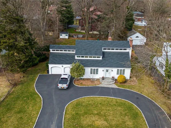 19 Crescent Drive, Searingtown, NY 11507