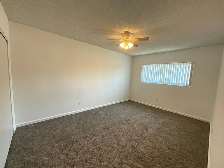126 E Wilken Way — Photo 10