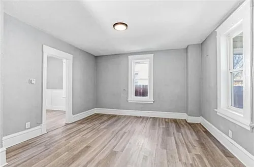 1719 Queen Ave N Photo 1