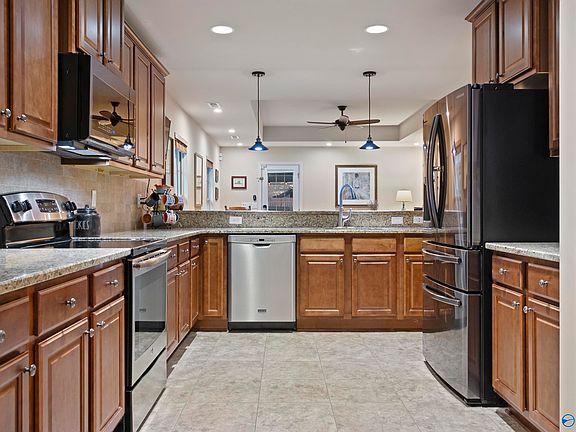 5th image of 606 Cove Water Ln