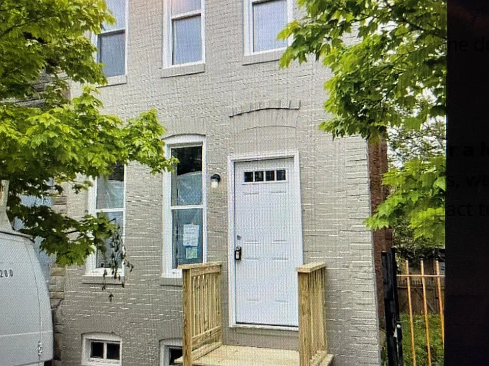 1109 Sargeant St