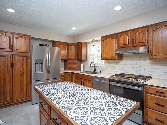 2nd image of 3641 Argonne Ave