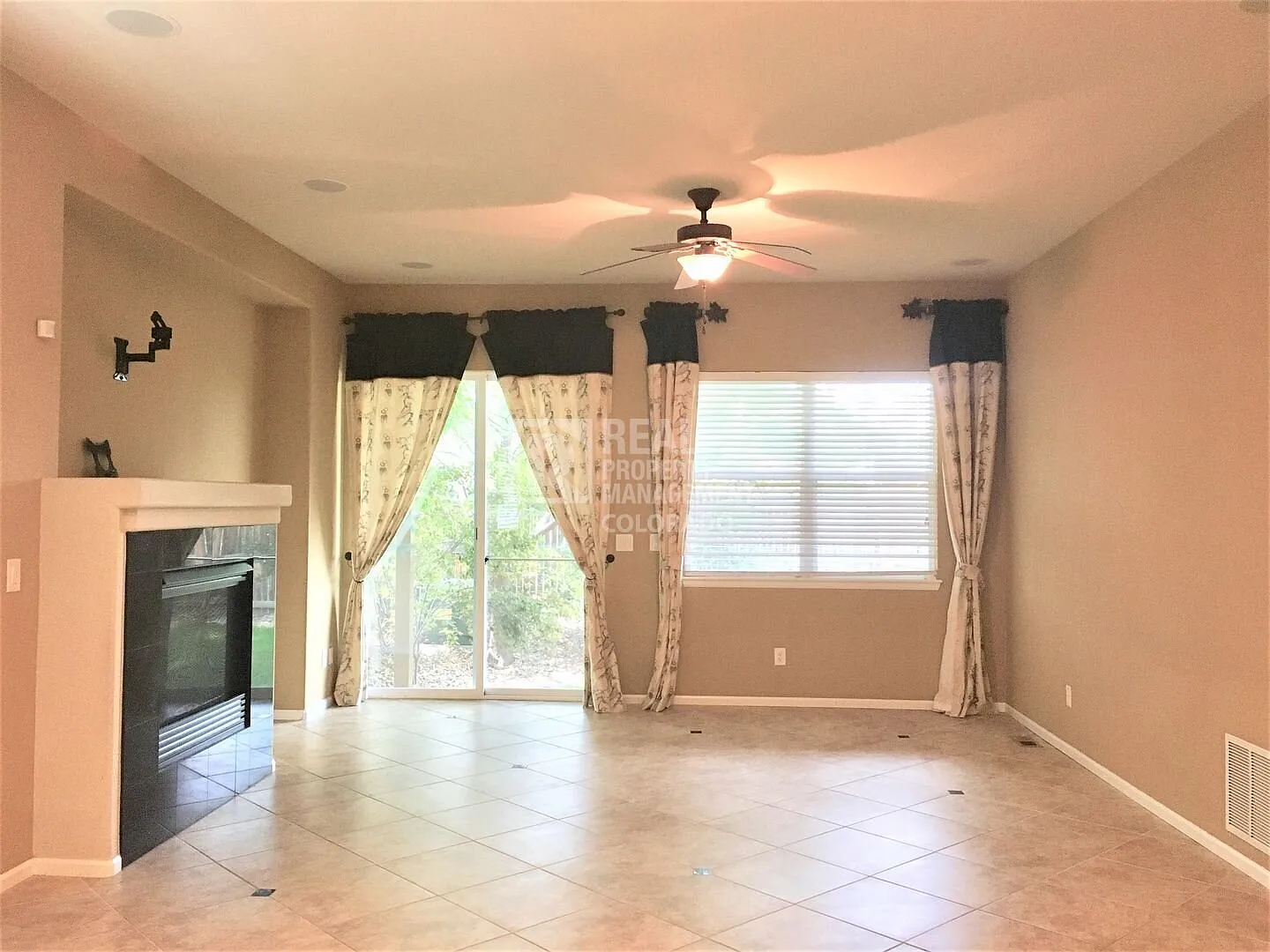 Gorgeous Ranch Home in Jordan Crossing — Photo 3