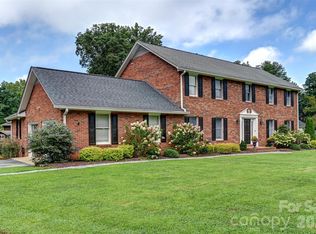 507 Fenwick Ct, Hendersonville, NC 28739