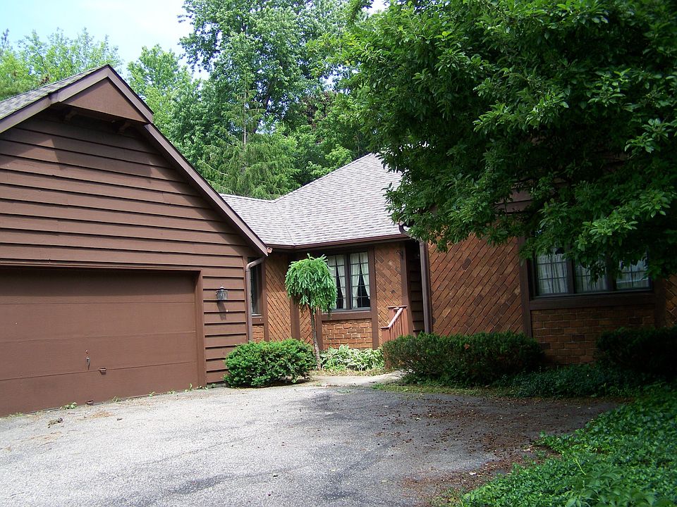 1st image of 323 Valley Dr