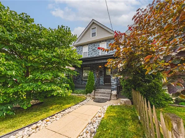218 Grosvenor Ave N, Hamilton, ON L8L 7S9