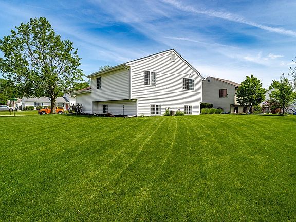 5th image of 2333 Centennial Ct E