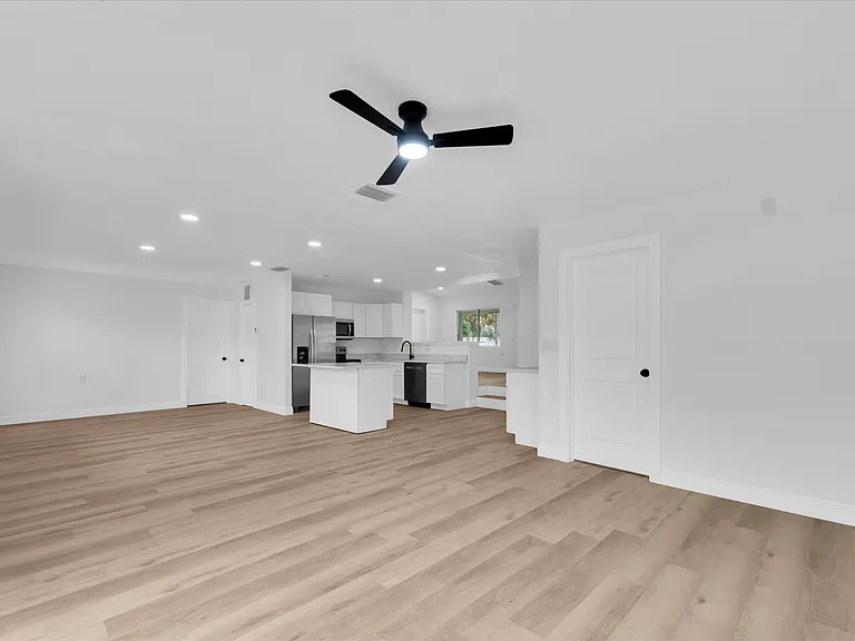 3811 Huntington St NE — Photo 16