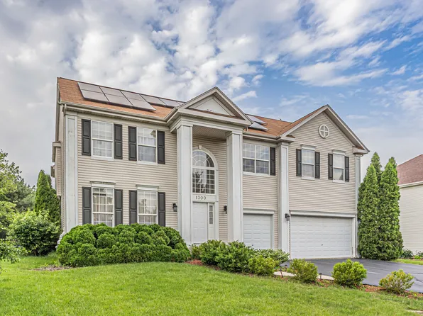 1300 Palisades Dr, Bolingbrook, IL 60490