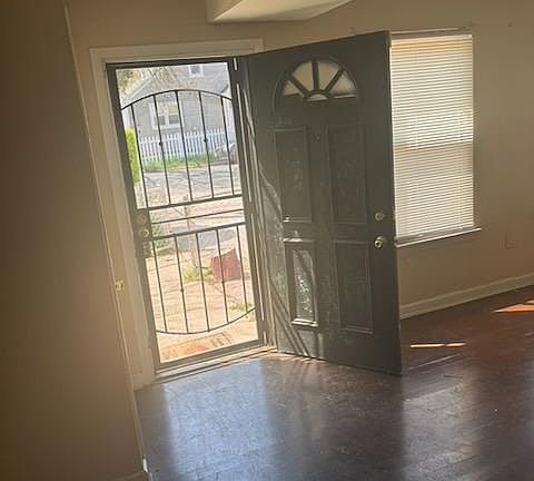 3rd image of 5104 Emo St