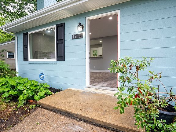 4th image of 1912 Oak Hill Ln
